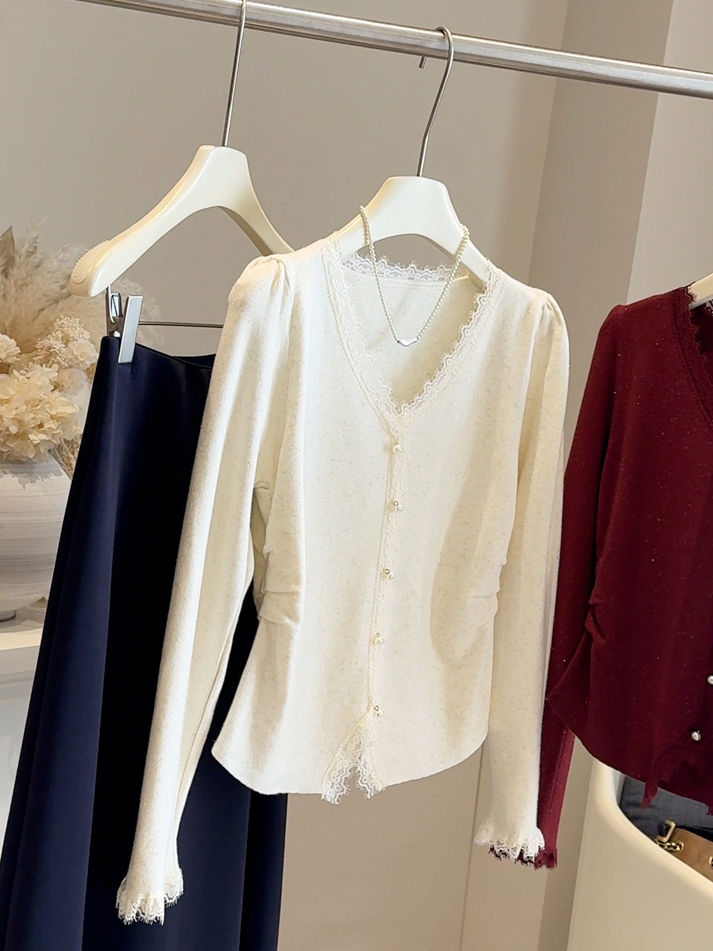 闪光V领毛衣针织衫女秋冬长袖蕾丝拼接百搭纯色修身显瘦打底衫