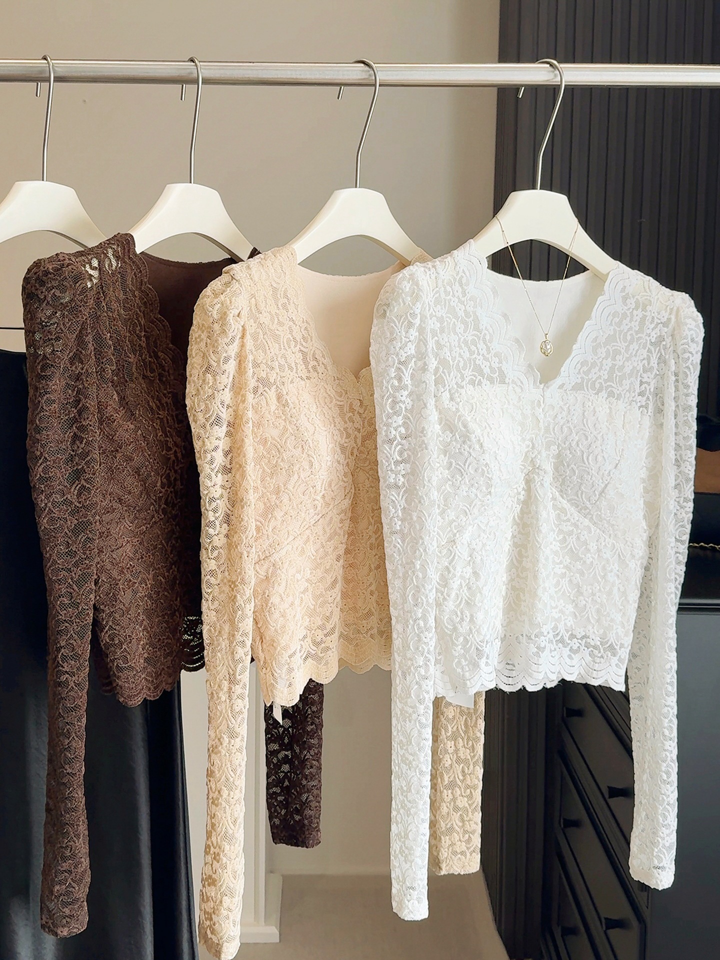 纯欲性感加绒蕾丝v领打底衫女秋冬提花保暖内搭修身显瘦纯色上衣