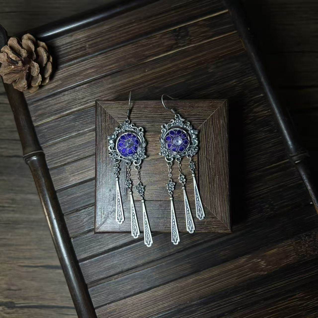 特色手工艺/地区民间特色手工艺/刺绣/蟾宫折桂耳饰