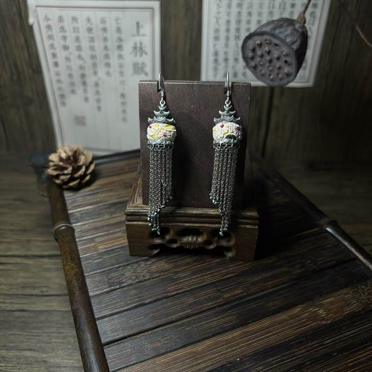 特色手工艺/地区民间特色手工艺/刺绣/小暑晒伏耳饰