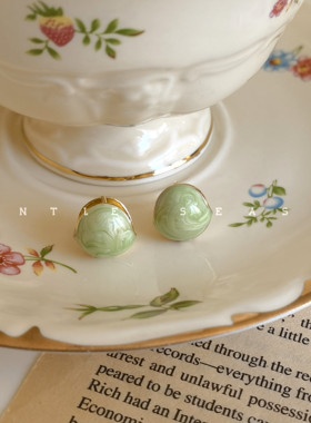 馥芮绿。法式chic高级感极简百搭气质牛油果绿滴釉C形耳钉耳圈女