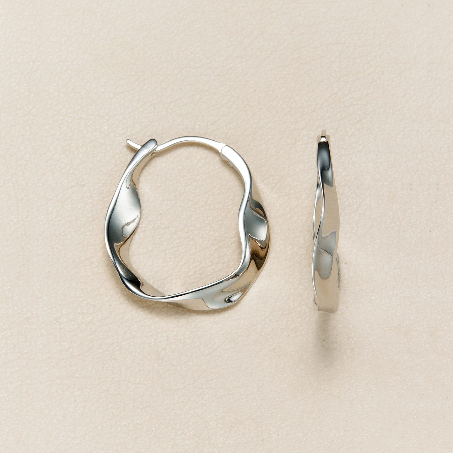 AHCHOO  静奢简约通勤S925纯银扭曲光面感素圈耳环乌比斯耳扣女,饰品/流行首饰/时尚饰品新,银饰耳饰,淘宝优惠券,粉丝福利购,淘宝优惠卷
