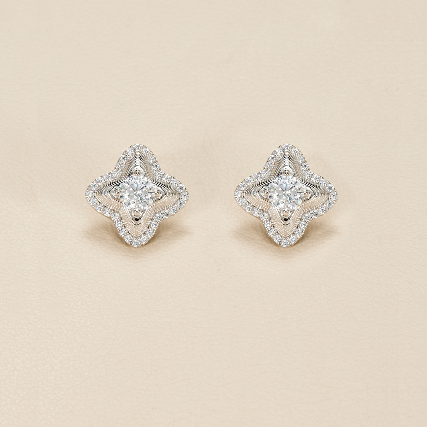 AHCHOO 静奢i通勤四叶草车花镶钻立体耳环高级S925纯银爆闪小耳钉,饰品/流行首饰/时尚饰品新,银饰耳饰,淘宝优惠券,粉丝福利购,淘宝优惠卷