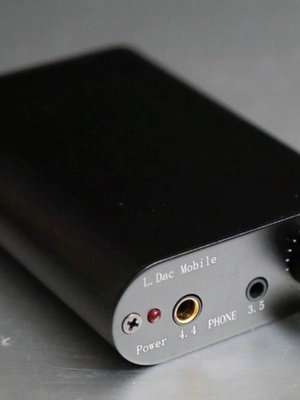 L1305Portable4.4随身便携电池版解码耳放一体机单端、平衡输出