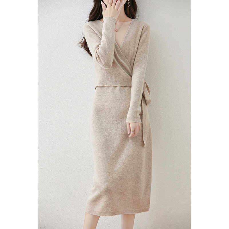 轻奢设计高级感纯羊毛连衣裙女法式V领修身显瘦气质秋冬针织长裙