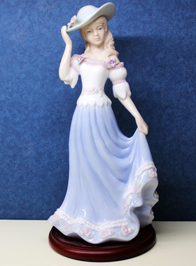 瓷器人物欧洲美少女摆件