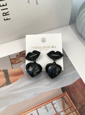 黑色嘴唇爱心小众设计感耳钉