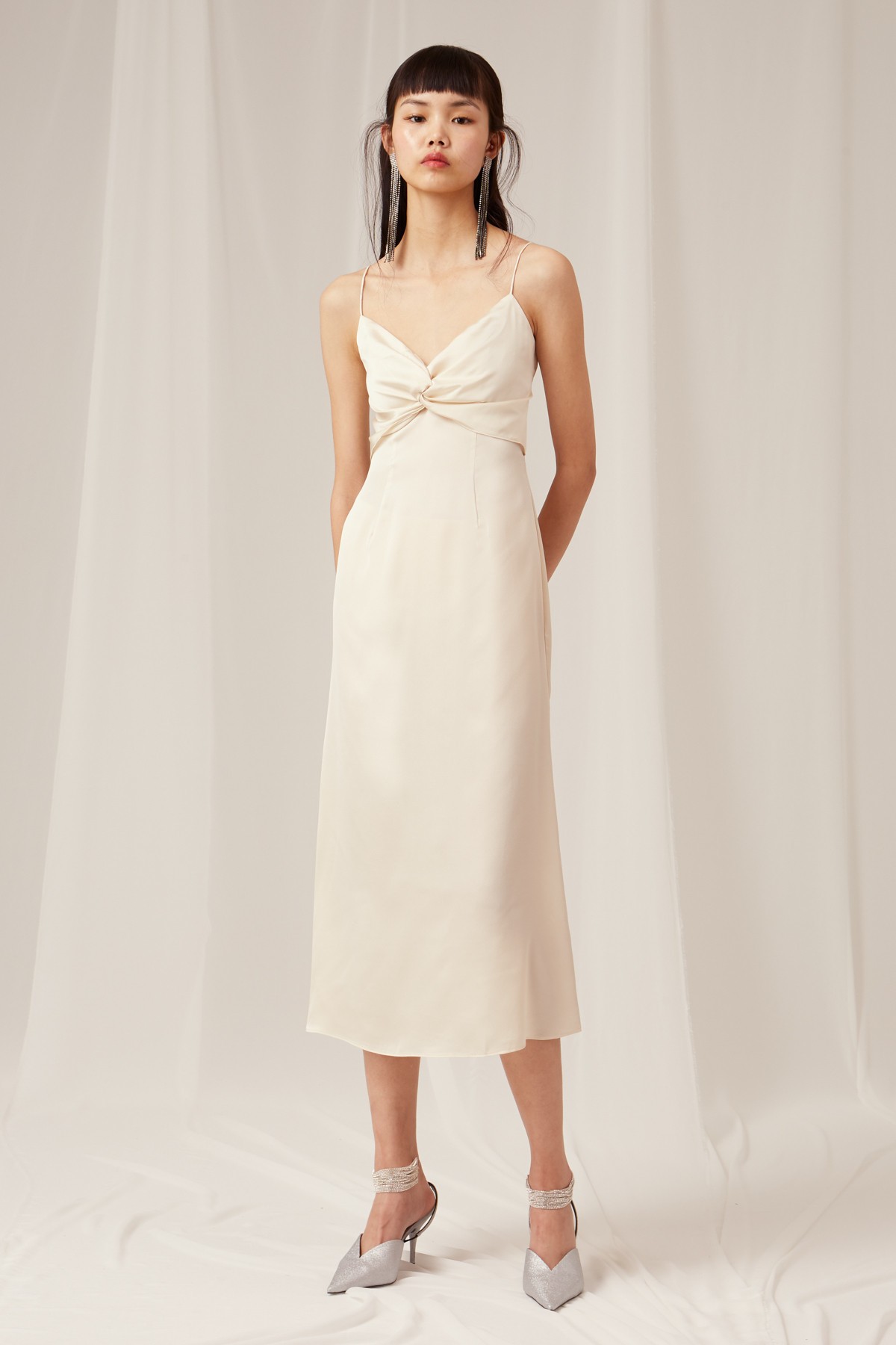 KEEPSAKE 优雅性感简约收腰修身褶皱长款吊带连衣裙