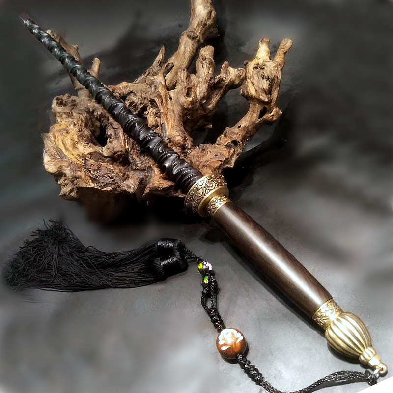 龙泉市降魔锏鞭纯手工艺花纹钢雕刻护手武术兵器一体实心未开刃