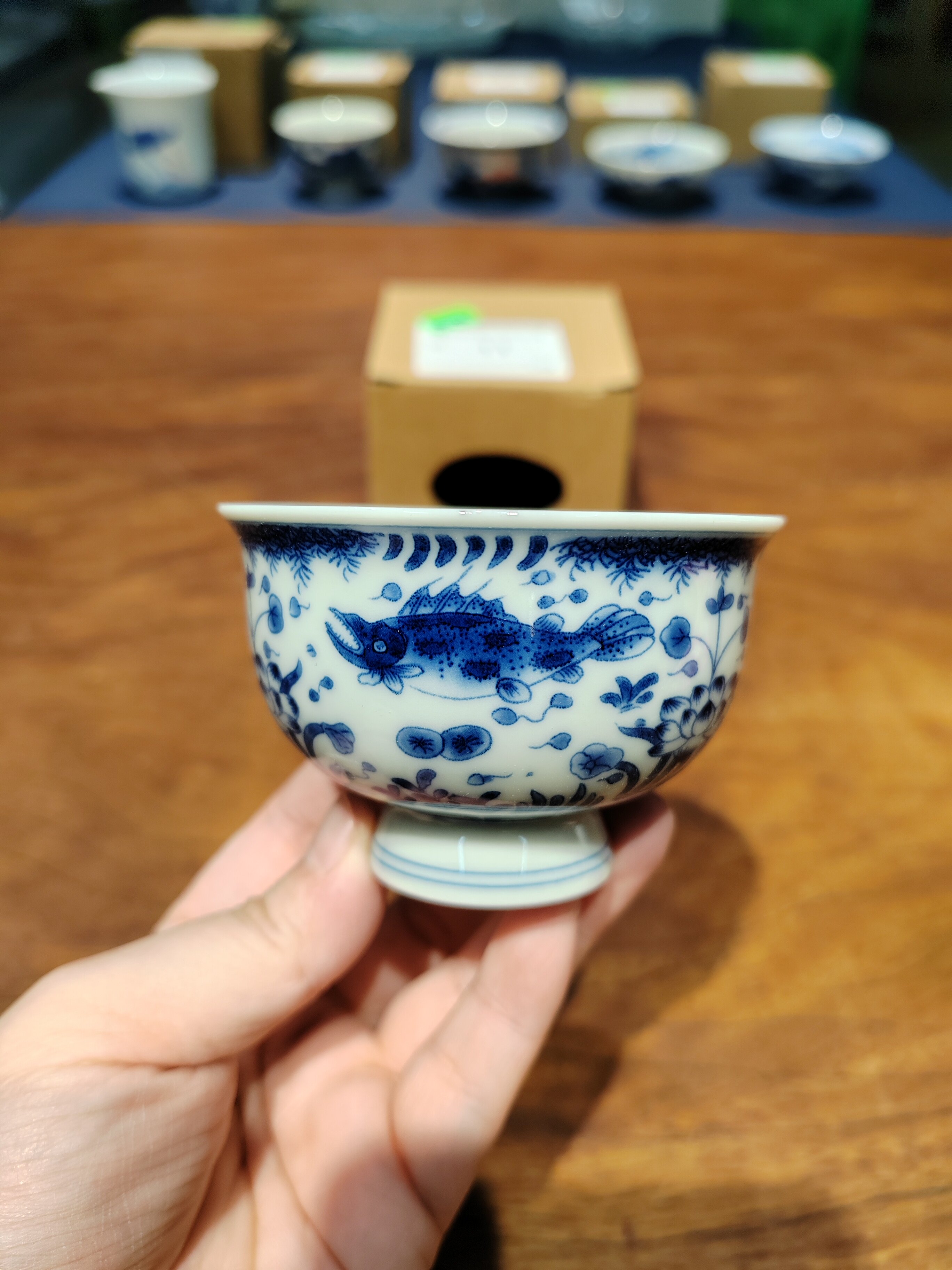 B日本幸山窑|青花|金玉满堂鱼高足杯|8*5.5厘米|容量100ml