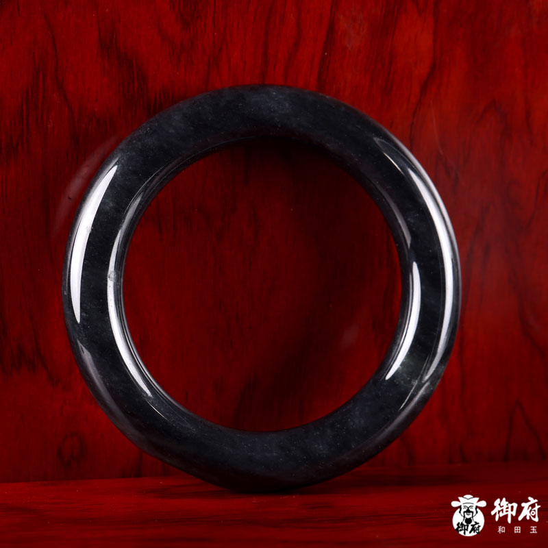 新疆和田玉墨玉籽玉手镯