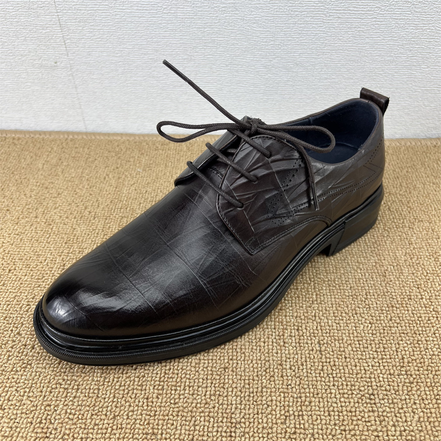 商务风男士正装皮鞋圆头系带德比鞋头层牛皮英伦风耐磨车缝线通勤,流行男鞋,正装皮鞋,淘宝优惠券,粉丝福利购,淘宝优惠卷