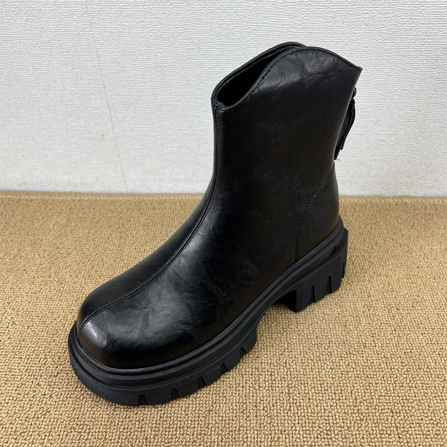 英伦风黑色短靴女冬季厚底圆头后拉链保暖马丁靴百搭防水台粗跟潮,女鞋,马丁靴,淘宝优惠券,粉丝福利购,淘宝优惠卷