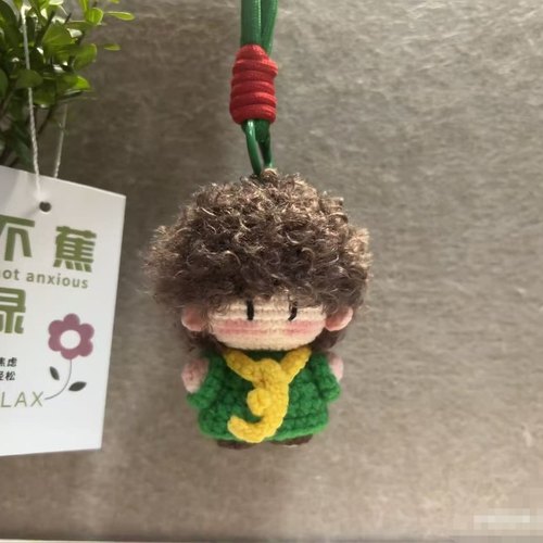 手工毛线钩织卷毛王一博时装周造型钩织玩偶包包钥匙扣挂件礼物