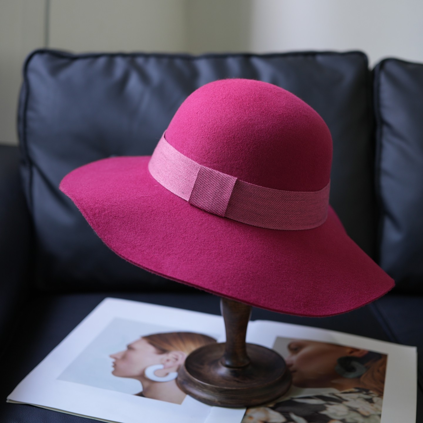 高级花呢绒带法式赫本风酒红色羊毛呢大檐帽时尚优雅宽沿羊毛女帽