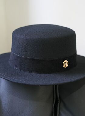 秋冬新品法式平顶黑色羊毛帽子女高端鹿皮绒R钻简约设计时尚毡帽