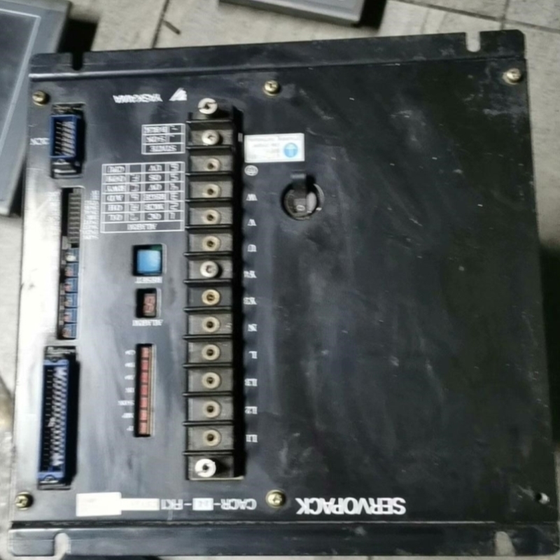 议价进口安川伺服控制器CACR-44-FK1CSY1A。