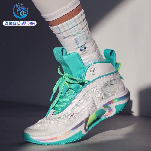 耐克Nike白绿缓震实战篮球鞋