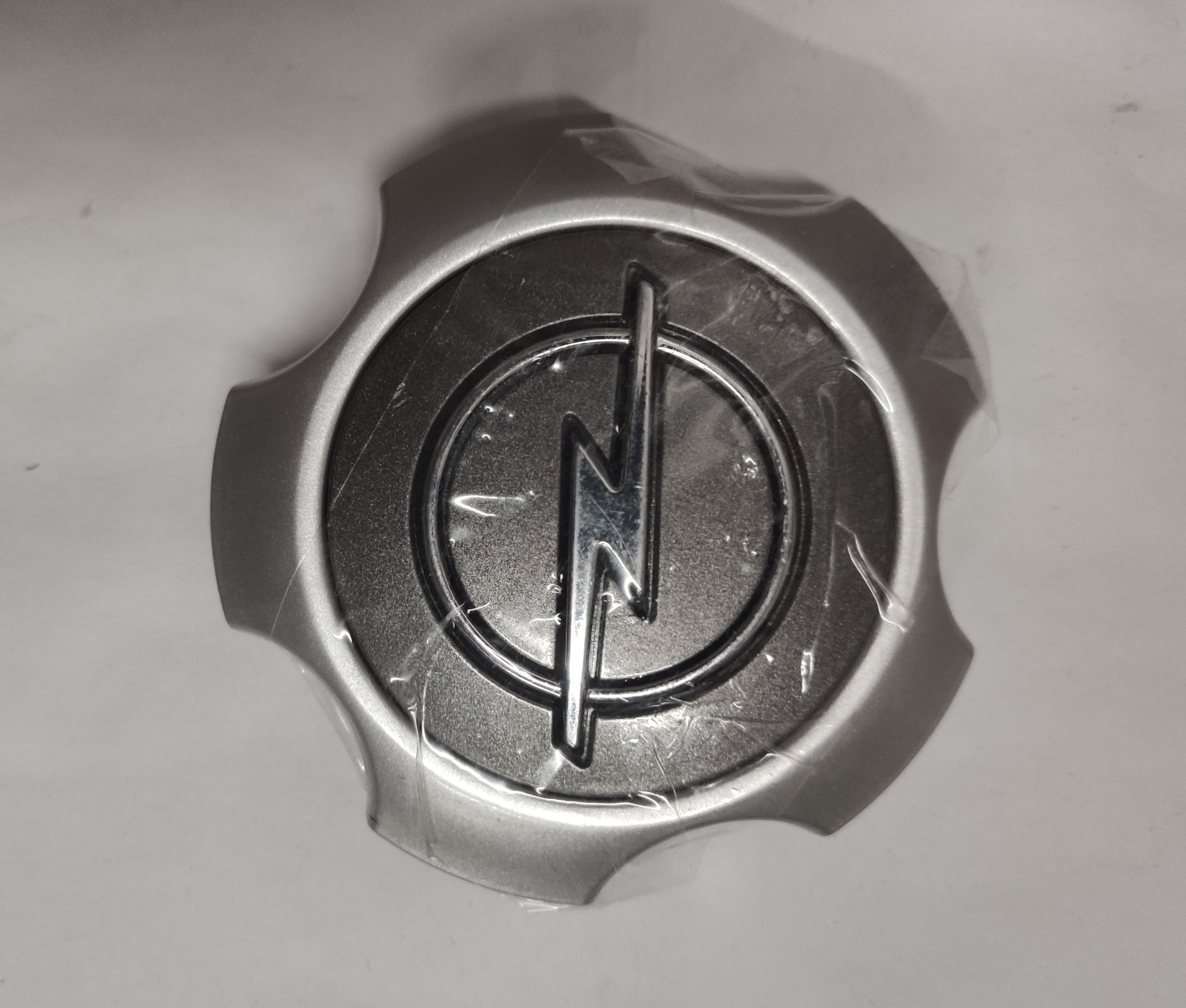 欧宝安德拉轮盖