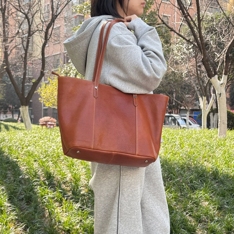 仪迪头层牛皮女包新品休闲简约风秋冬款手提包通用棕色拉链