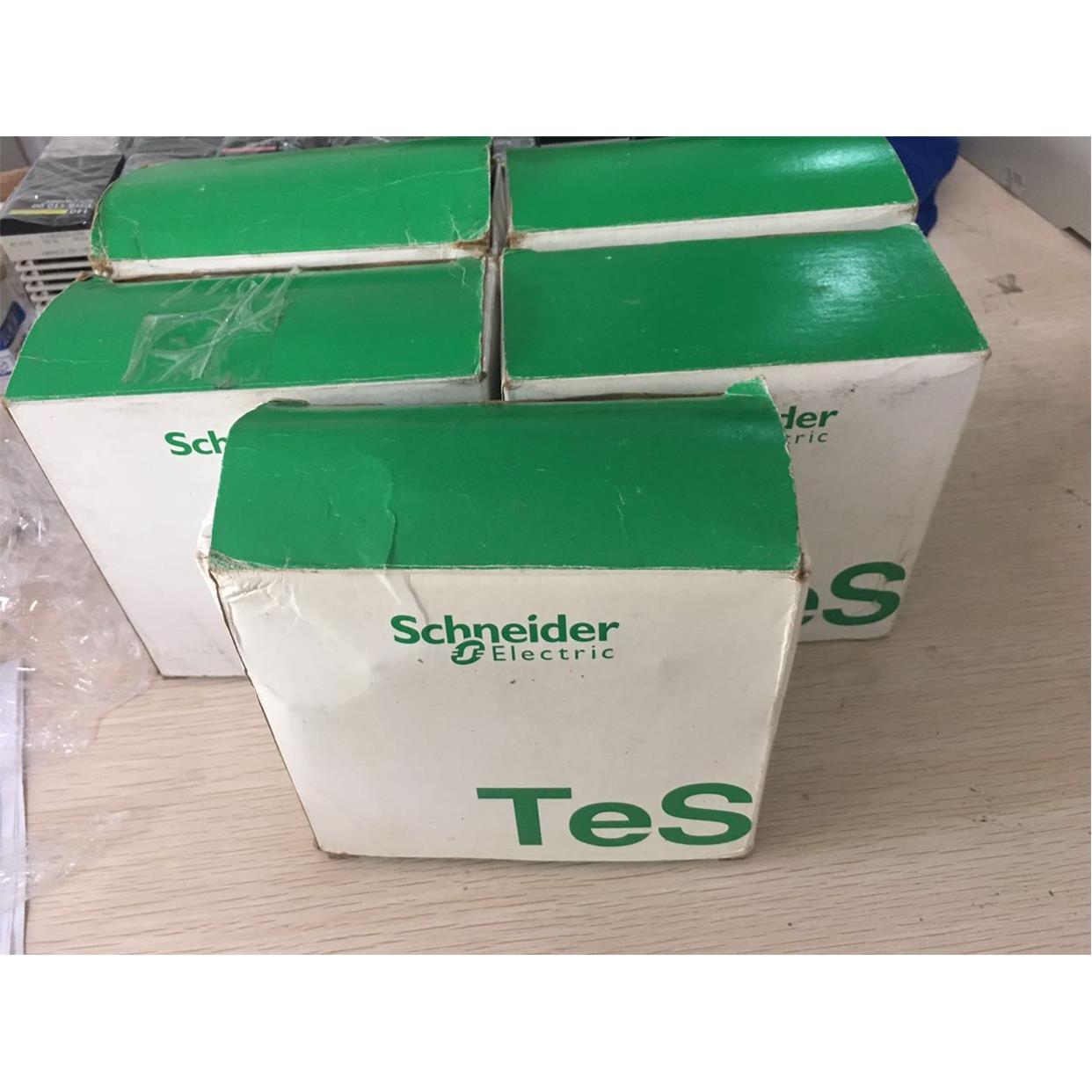 议价LC1E0910M5N交流接触器25A 220V