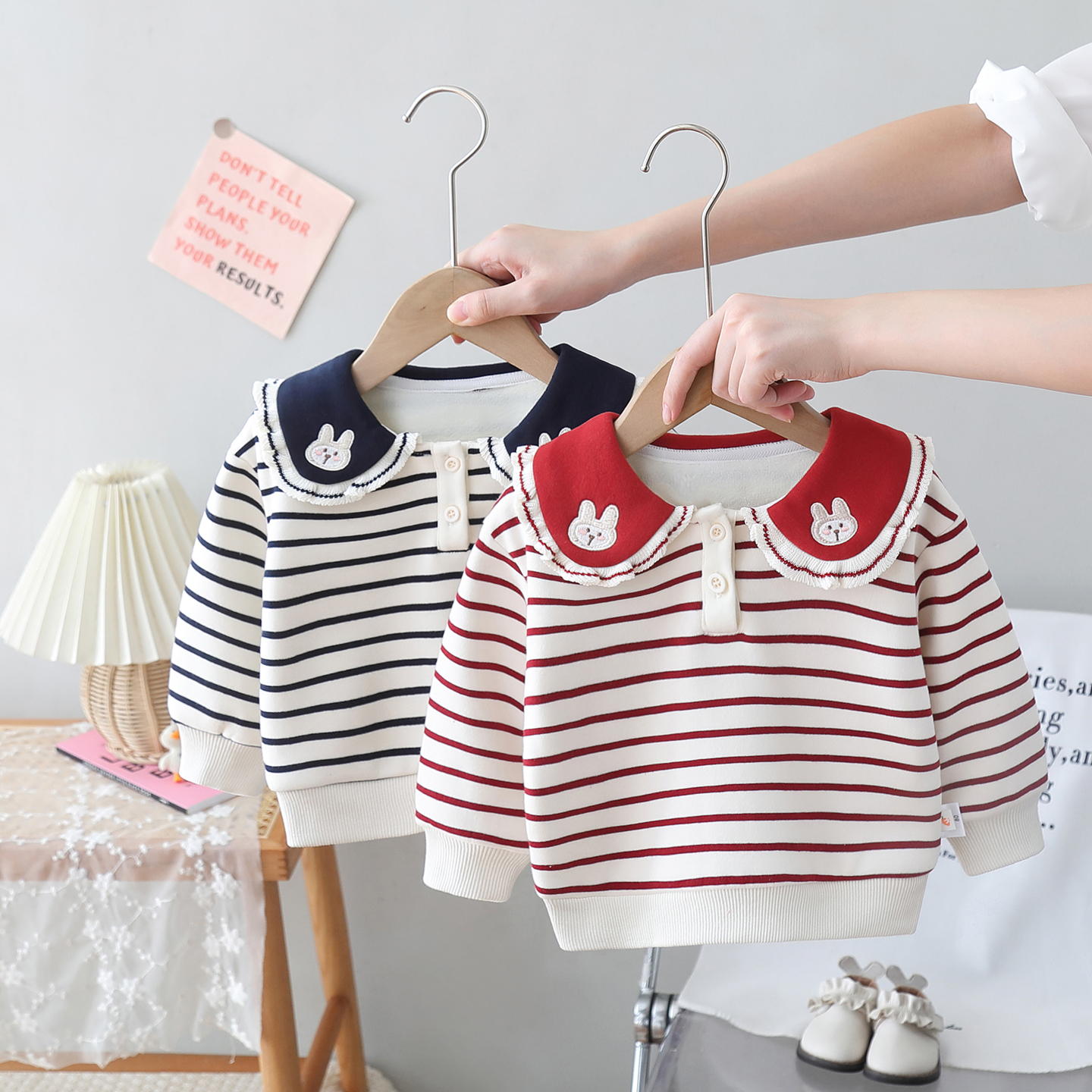 童装冬装女童加绒加厚条纹卫衣婴儿翻领上衣女宝宝卡通套头衫宽松