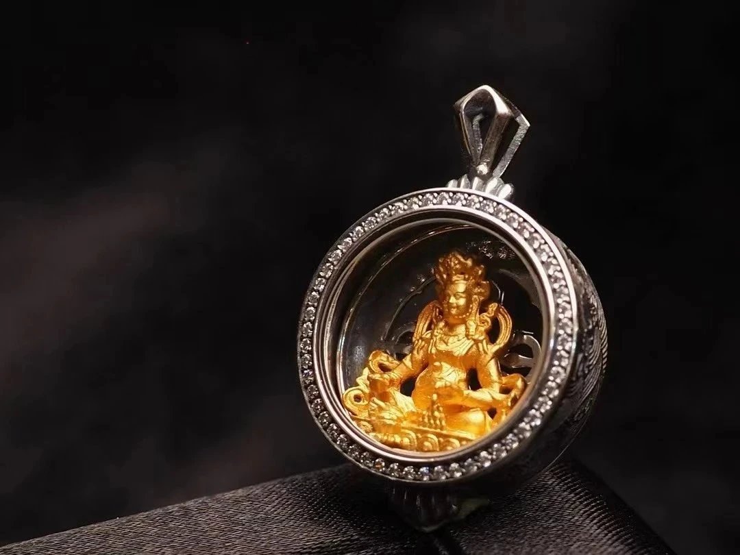 【黄财神#菩萨】随身小佛龛吊坠 | 925纯银 | 配钢链 尺寸23×9mm