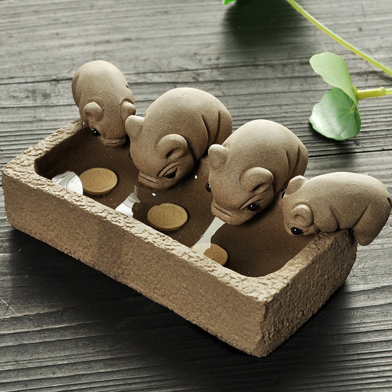 小猪喝水丰衣足食茶宠手工摆件