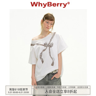 WhyBerry 26SS“少女丝带”斜肩蝴蝶结印花T恤露肩设计感短袖上衣