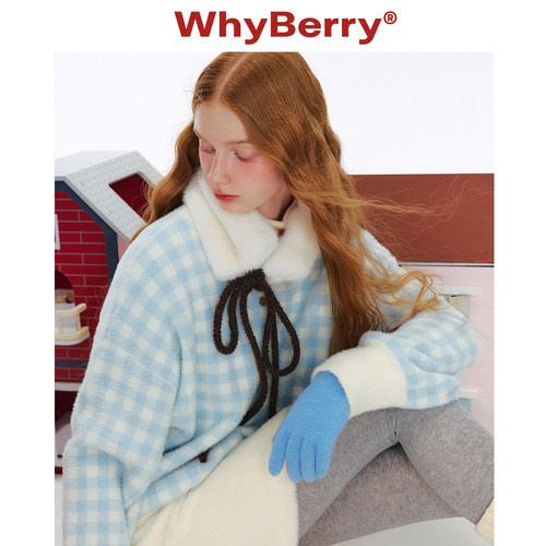 WhyBerry 24AW “糖霜榛果包”​白色小毛领围脖搭配