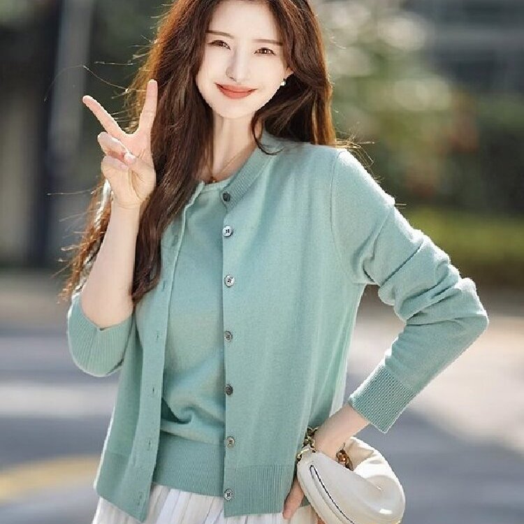 秋冬款湖蓝色圆领长袖针织开衫毛衣女慵懒风时尚软糯减龄外套上衣