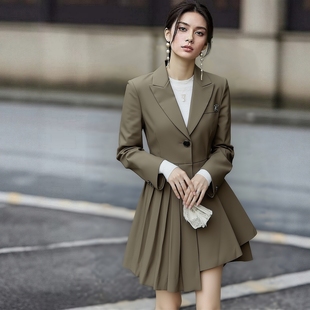 风衣式 翻领收腰 文艺连衣裙2071 衣佳人折扣女装 2025秋飘P系列