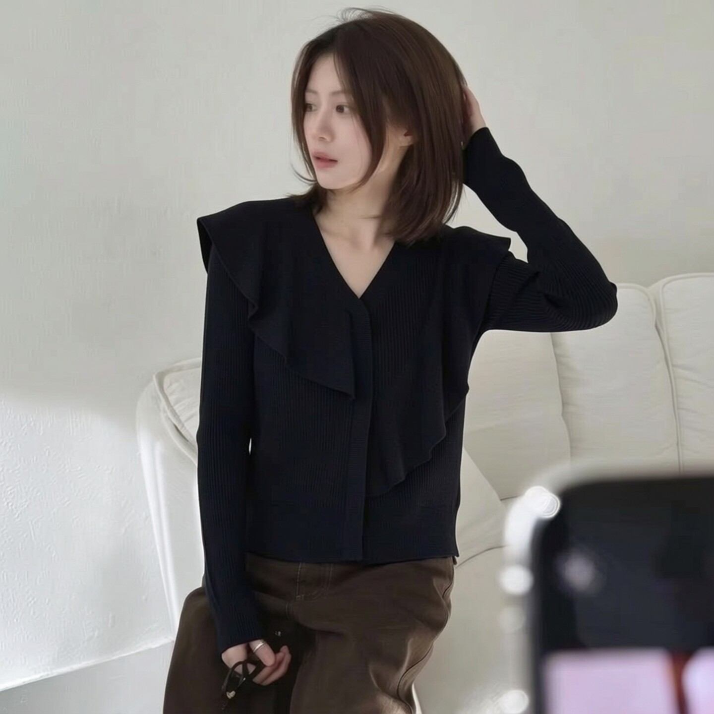 2026春魅M系列 衣佳人折扣女装 V字领 荷叶边 冰丝针织衫上衣