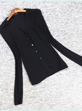 2023冬C7系列1 衣佳人折扣女装 V字领 黑色长袖针织衫开衫