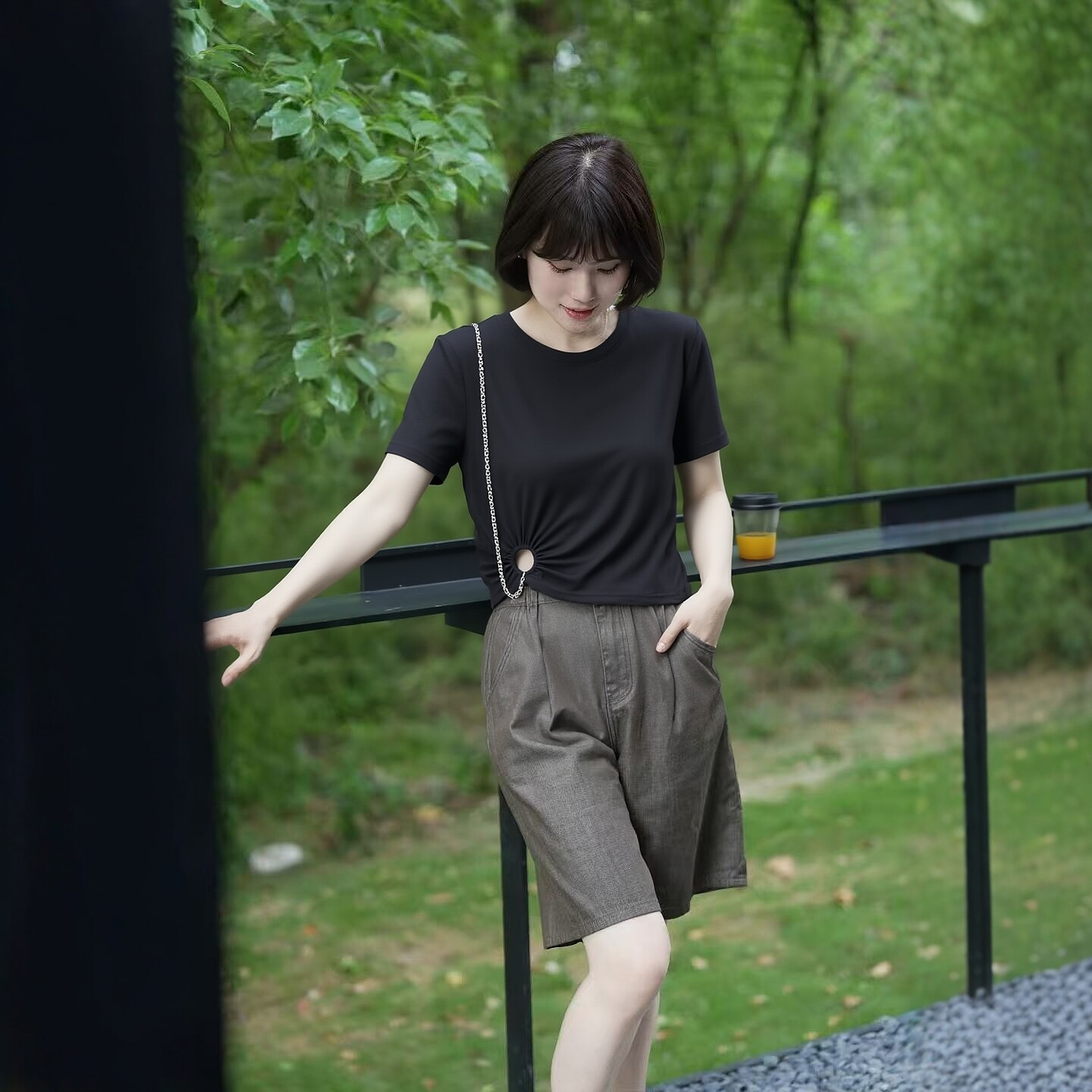 2026夏朵Y系列 衣佳人折扣女装 圆领 金属链 短款 短袖T恤 6017