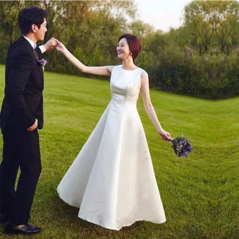跨境礼服缎面圆领轻婚纱长款白色简约森系新娘结婚旅拍摄影无袖