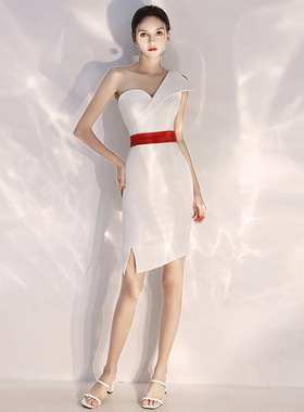 白色晚礼服女单肩性感宴会优雅气质主持人时尚短款小礼服高腰设计
