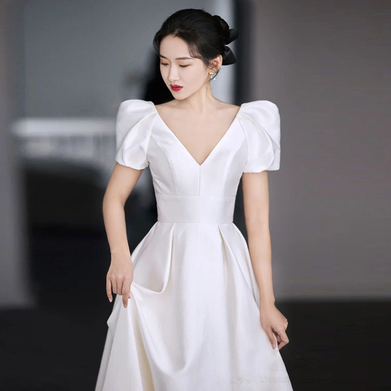 缎面轻婚纱2026新款新娘法式简约V领出门纱森系迎宾礼服女小个子