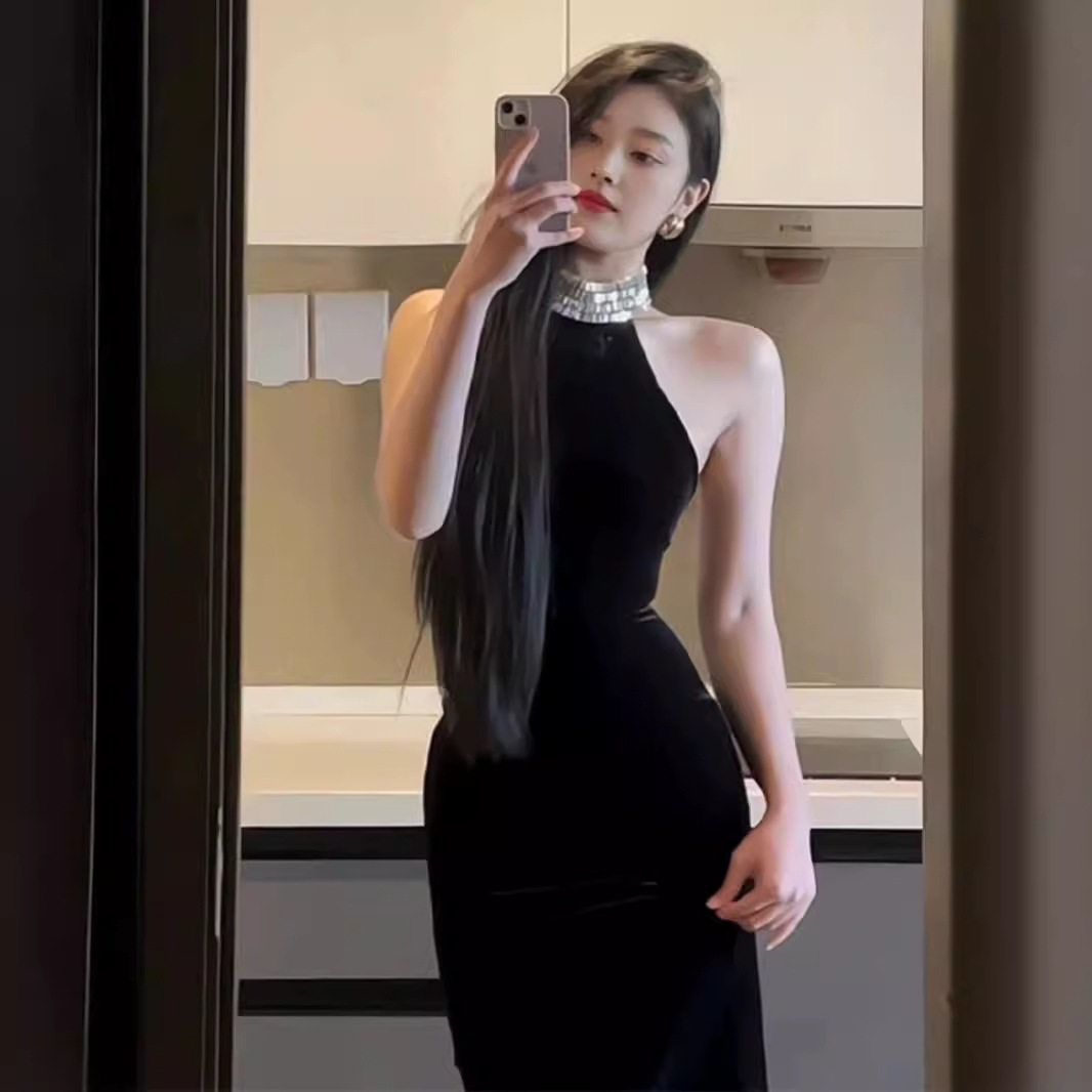 成人礼礼服裙轻奢小众高端性感闪钻黑色丝绒挂脖无袖连衣裙女夏季