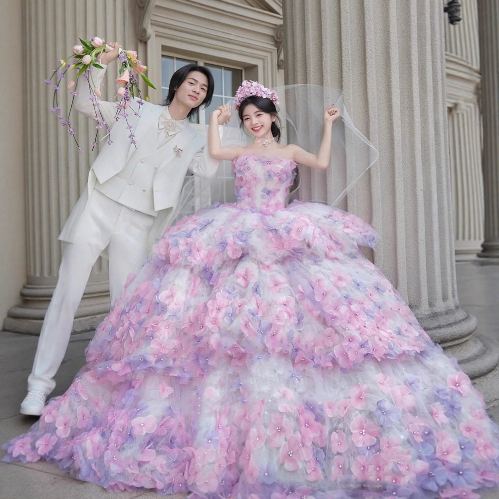 影楼主题婚纱2026春款主纱高级质感法式绝美彩色花瓣抹胸简约礼服