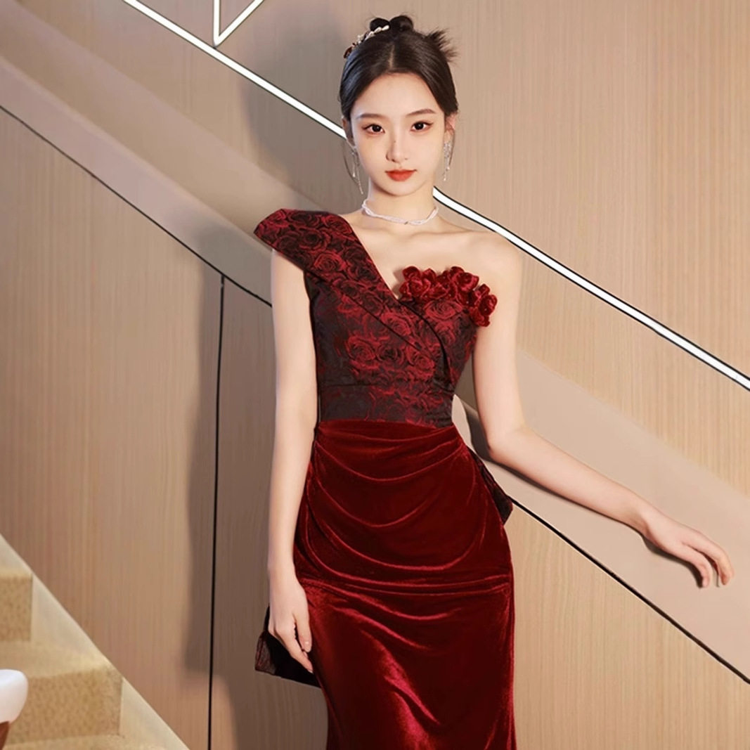 红色单肩敬酒服鱼尾礼服裙酒红色婚礼订婚晚会宴会气质优雅长裙