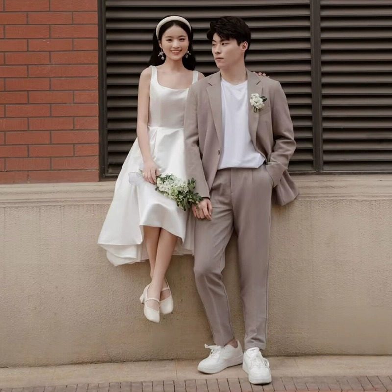 小个子轻婚纱韩式吊带缎面订婚连衣裙新娘简约外景领证登记礼服