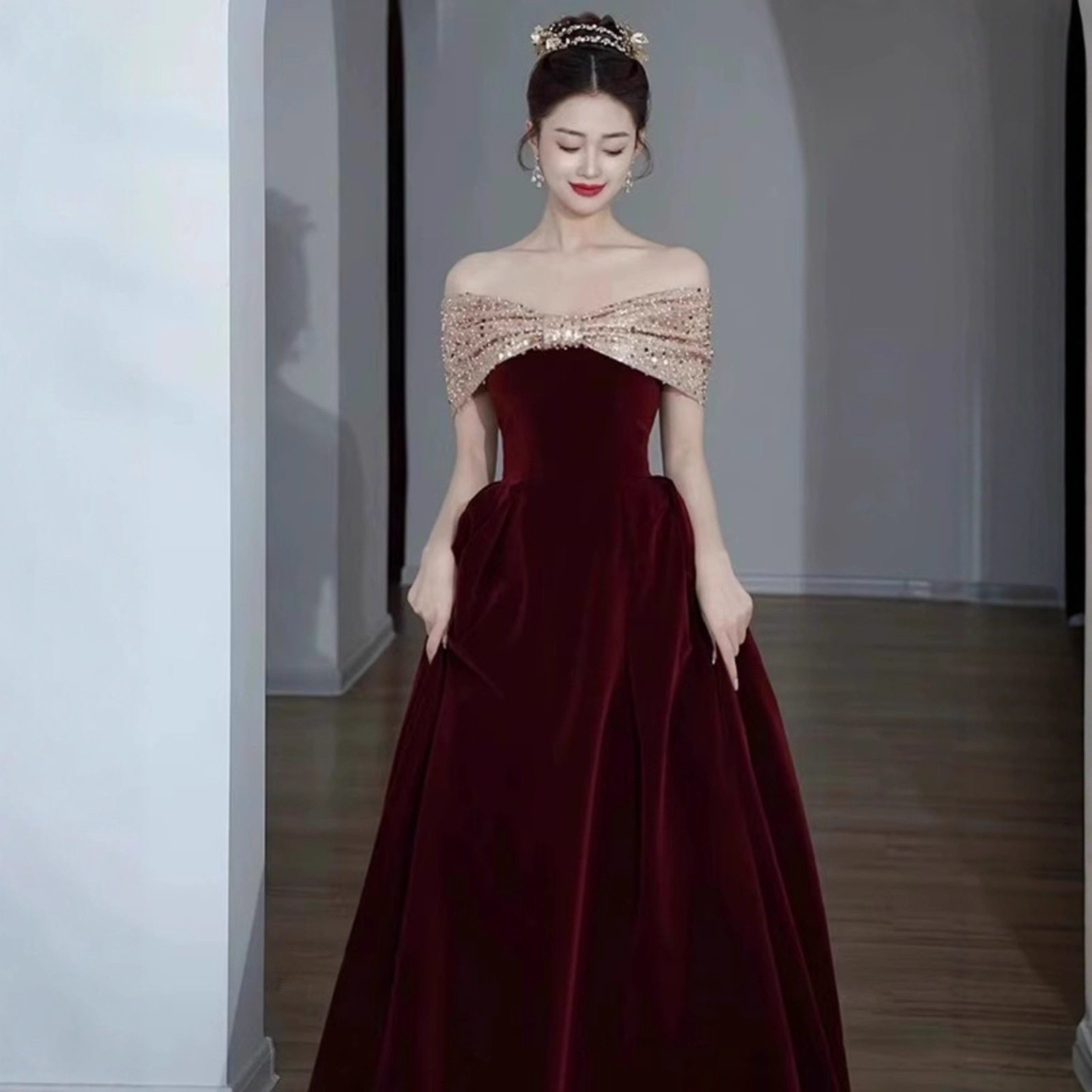 一字肩敬酒服新娘2026新款高级感丝绒订婚礼服裙女秋冬结婚回门服