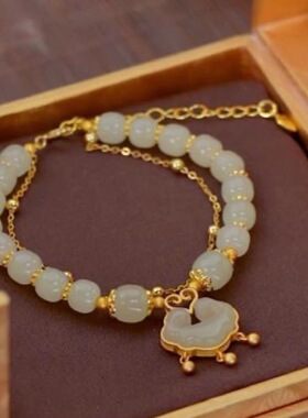 2023新款玉兔项链ins小众设计手链女生学生手串送妈妈生日礼物