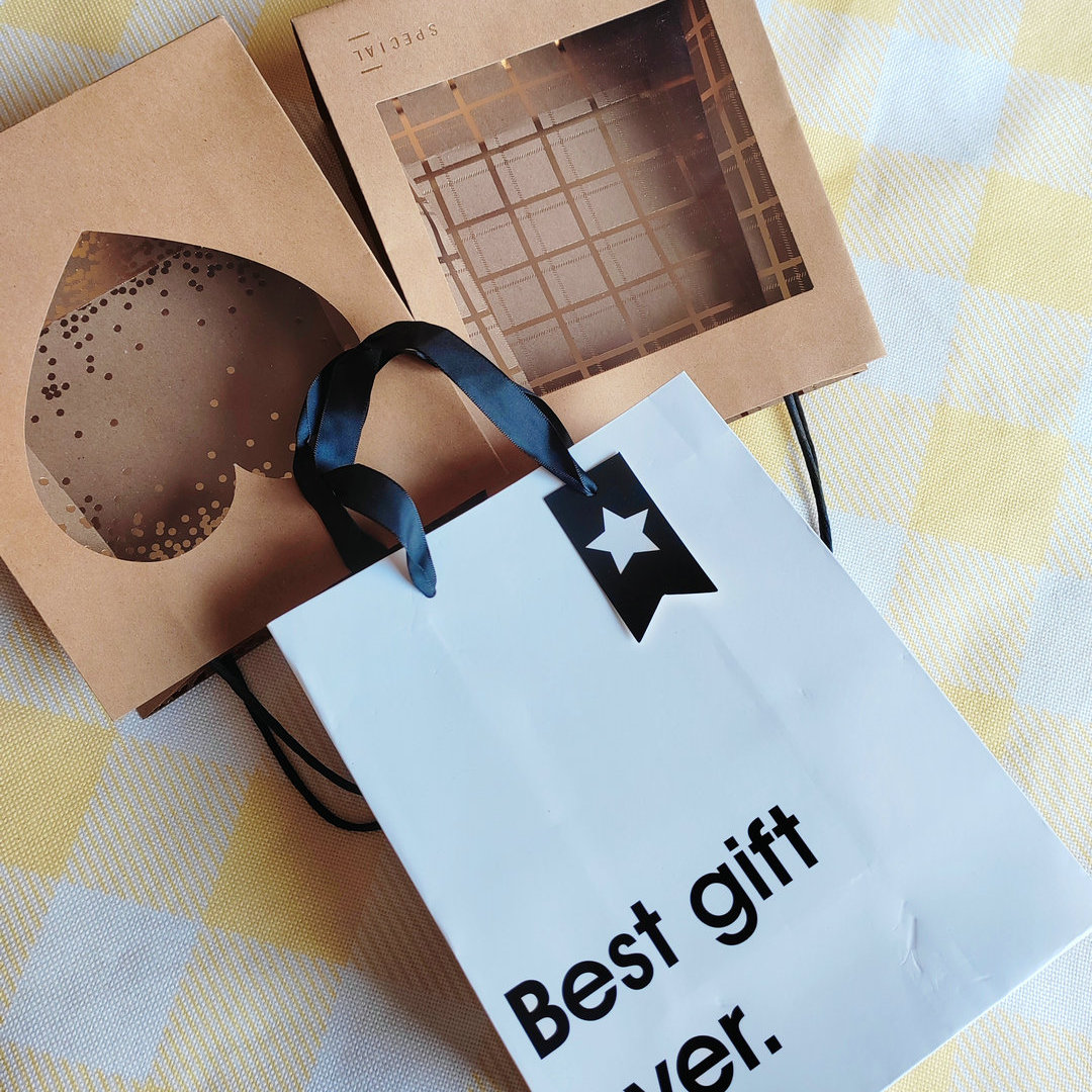 出韩国原单镂空礼品袋手提牛皮纸袋圣诞节日生日礼品包装袋