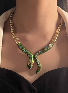 设计感锆石绿色蛇项链