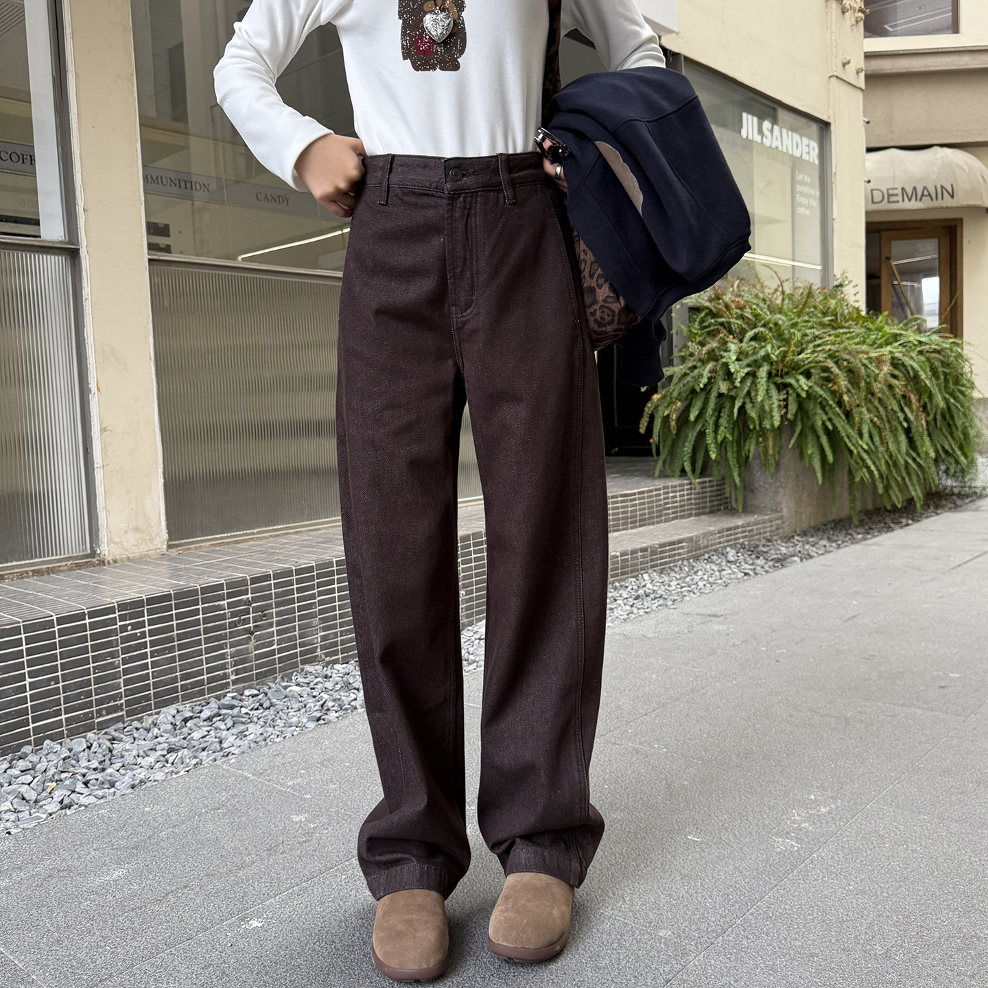 苦苦寻觅~美拉德风弯刀加绒牛仔裤女秋冬2025新款直筒宽松阔腿裤