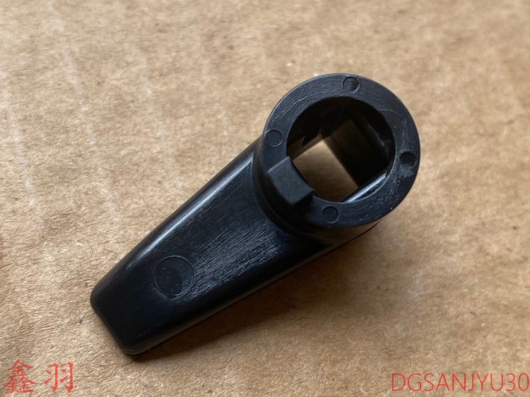 三菱帕杰罗V93V97V87尾门工具箱锁钩黑色MR655330