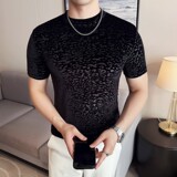 黑色