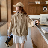 现货2026年春装新款袖口格子带帽风衣XW738P155K238，女装短外套，浙宝171